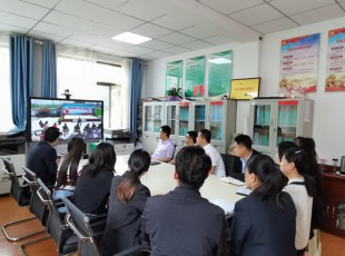 rb88随行版  收看“党课开讲啦”专题节目